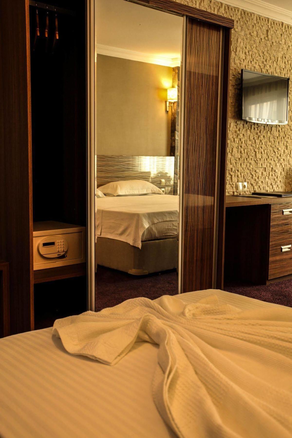Grand Akcali Otel Iskenderun Bagian luar foto